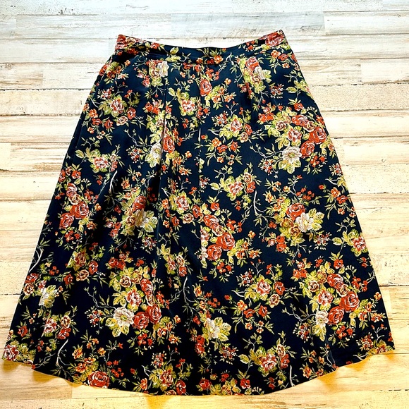 august silk Dresses & Skirts - Beautiful 100% Silk Floral Skirt